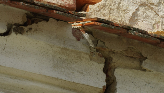 Your Building Has Cracks – Is It Time to Call a Structural Engineer?